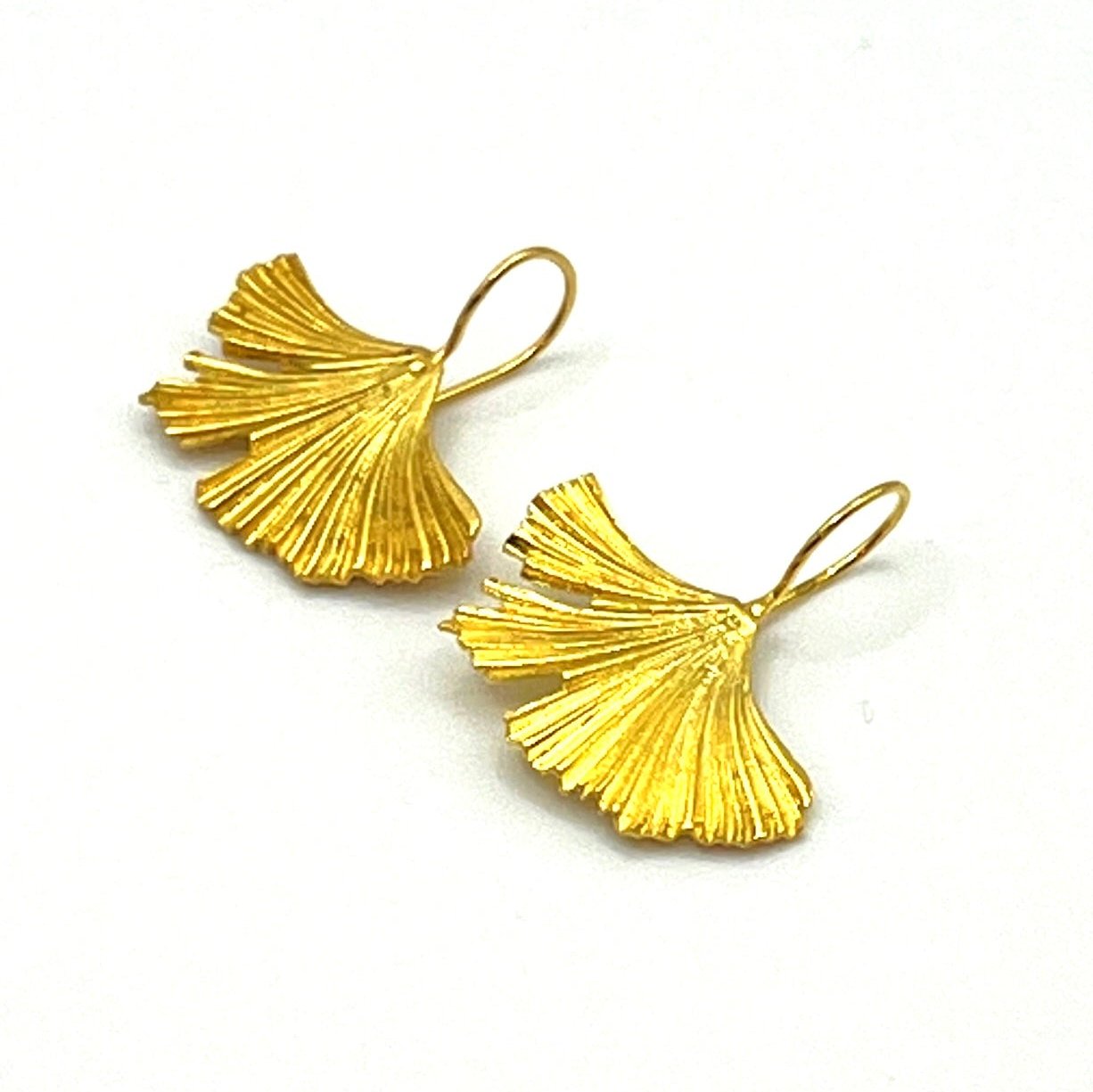 The Delicate Earrings - Les Reines