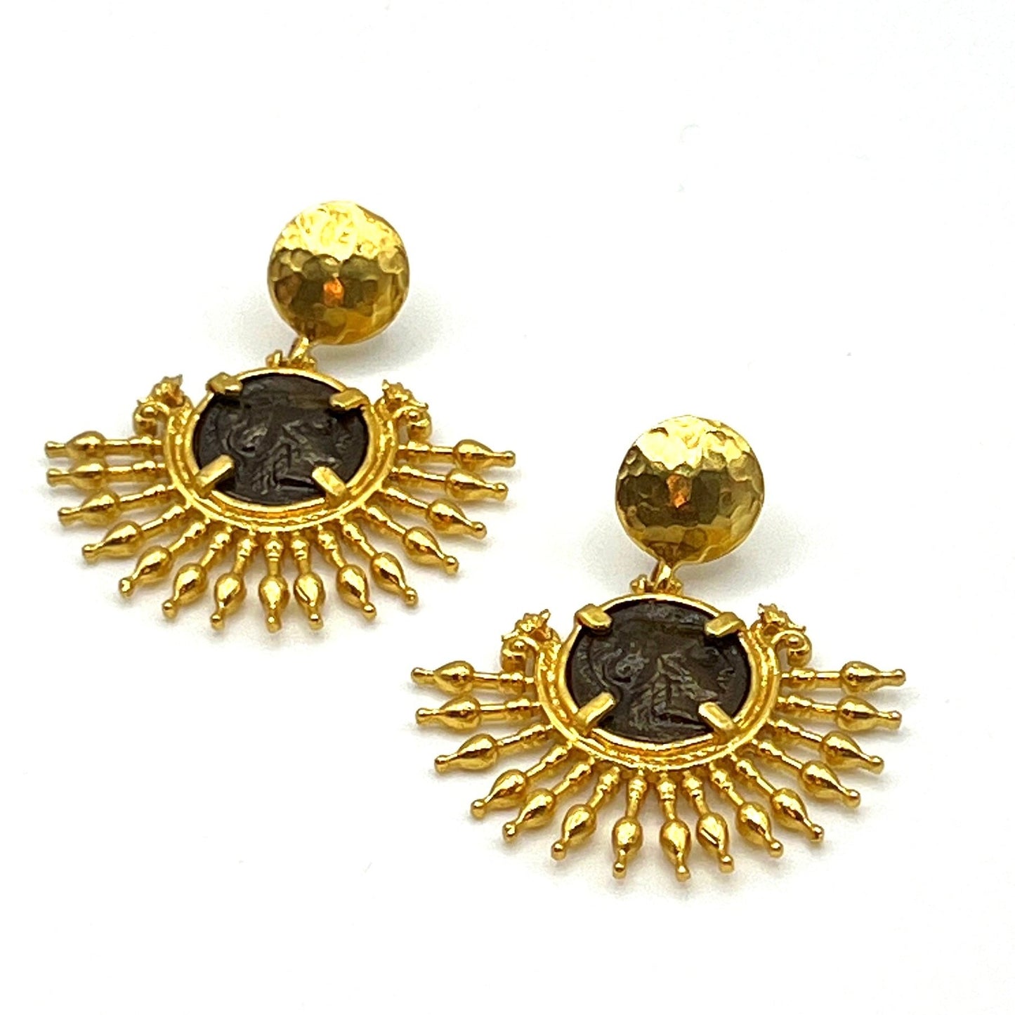 The Ancient Earrings - Les Reines