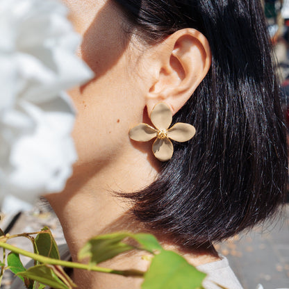 Floral Elegance Earrings - Les Reines